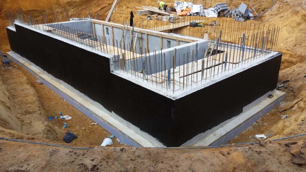 tanked-icf-walls-in-a-basement-thermohouse